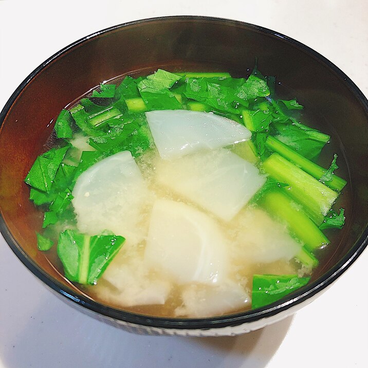 我が家の定番♪カブとカブの葉のお味噌汁♪朝食に